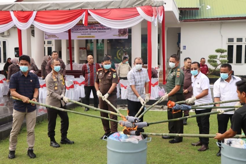 Kejari Sergai Musnahkan Ratusan Gram Sabu-Ganja dari 232 Perkara