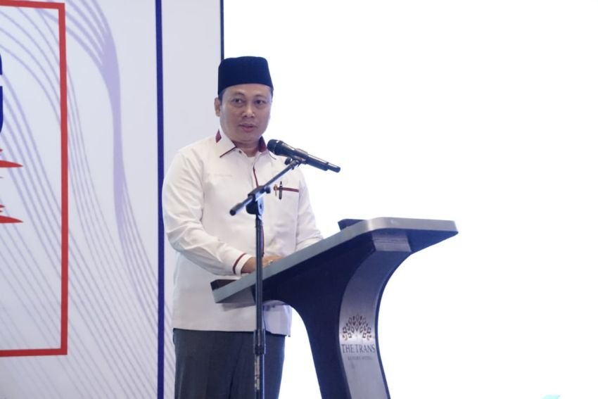 Wisudawan STMIK AMIK ke 31, Dawam: Terus Asah Diri Sampai Level Profesionalisme