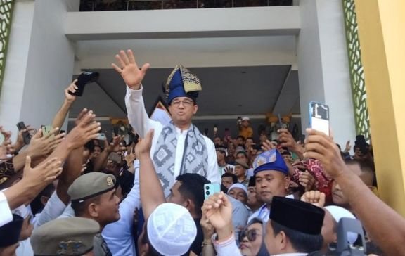 Anies Baswedan Salat Jumat di Asahan, Pimpin Doa untuk Palestina