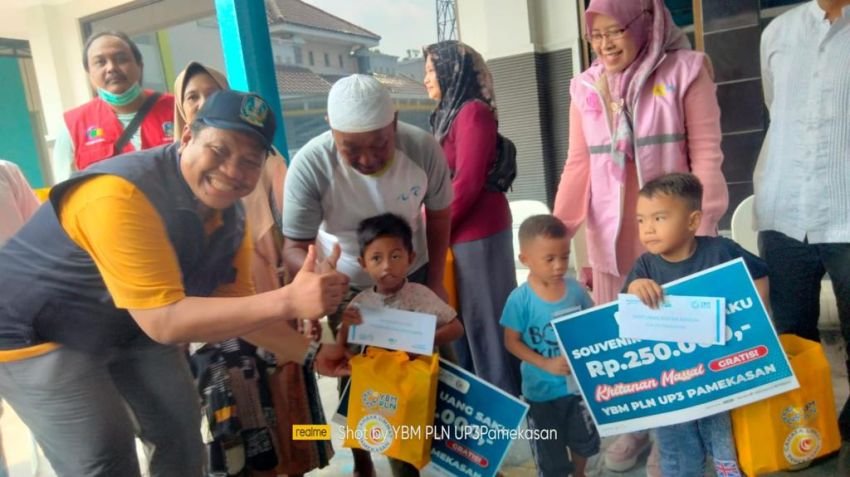 Hari Listrik, Ratusan Anak di Pamekasan Dikhitan Massal
