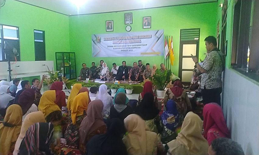 Bupati Pekalongan Ida Fadia Memastikan Dana Bantuan Siswa Tanpa Potongan