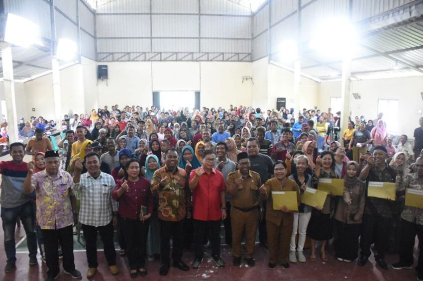 Serahkan SK PIP se-Kecamatan Dolok Masihul dan Bintang Bayu, Bupati Sergai Sebut Sofyan Tan Tokoh Pendidikan Sergai