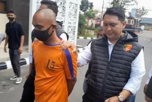 Gila!!! Oknum Guru SD di Karawang Cabuli Murid Dihadapan Anak Didik Satu Kelas