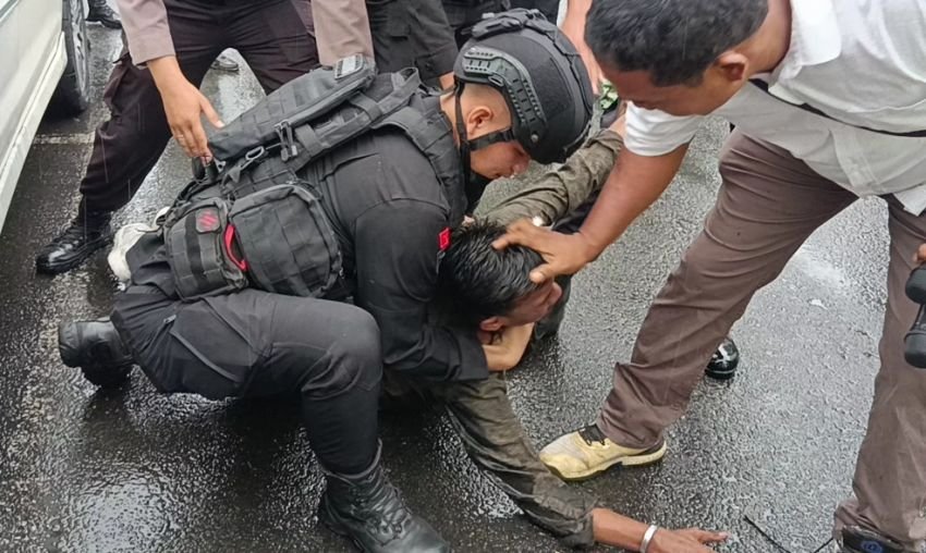 Eksekusi Lahan Ricuh, Sejumlah Keluarga Tergugat Bentrok dengan Petugas Kepolisian