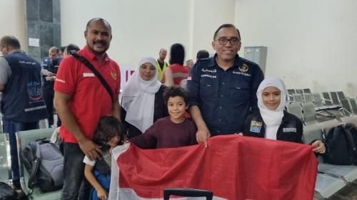 Usai Dievakuasi dari Gaza, Kemlu RI Fasilitasi Pemulangan Keluarga Abdillah Onim ke Indonesia