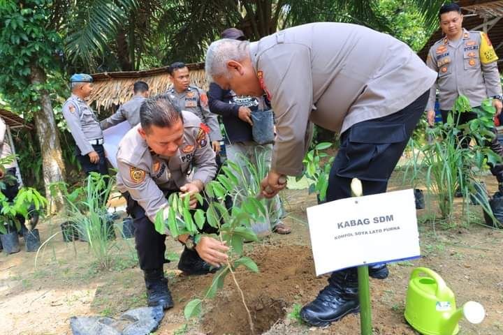 Polres Labuhanbatu Gelar Kegiatan Bakti Sosial dan Penanaman Pohon di Desa Tanjung Medan