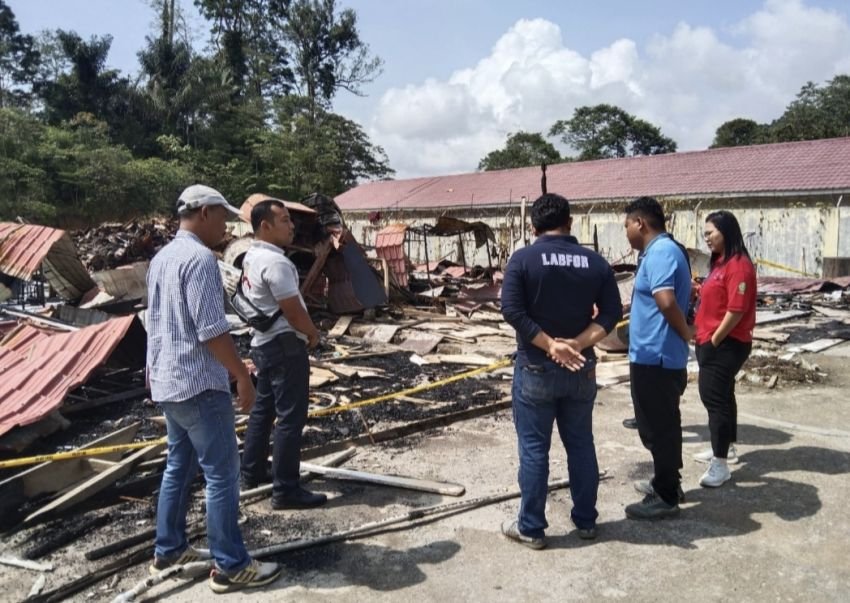 Tim Labfor Polda Sumut Olah TKP Kebakaran Mess Karyawan PT Sinohydro
