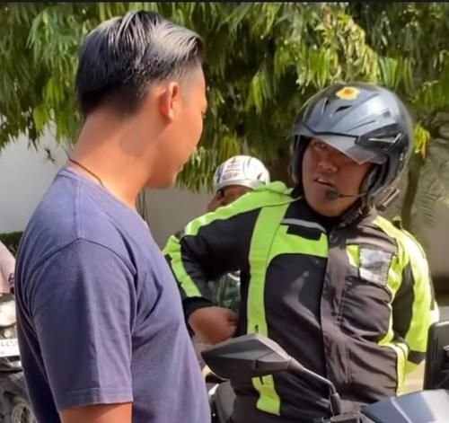 Lagi Antre Bensin di SPBU, Polisi Gadungan Diringkus