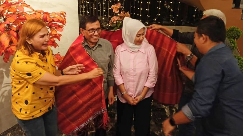 Kunker Pertama di Sumut, Ketum PWI Hendry CH Bangun Diulosi Ketua SMSI Erris Napitupulu