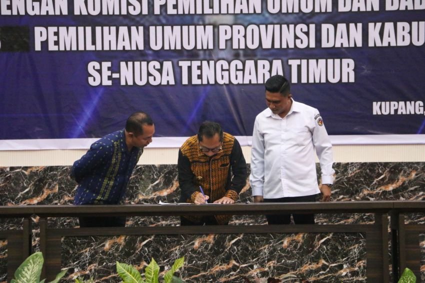 Pj. Gubernur NTT Hadiri Penandatanganan Naskah Perjanjian Hibah Daerah Pemilukada Serentak Tahun 2024