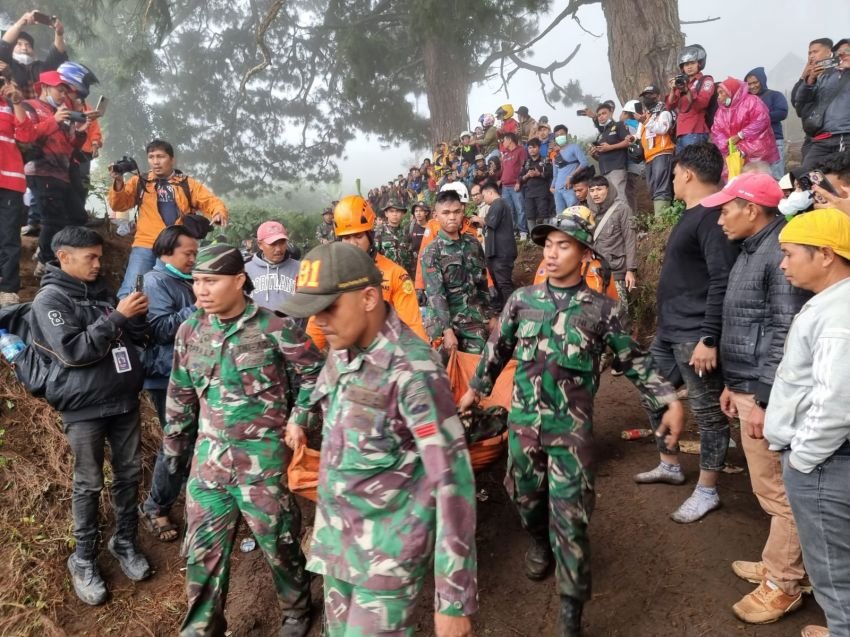Evakuasi Korban Erupsi Marapi Sumbar Dihentikan: 22 dari 23 Jenazah Sudah Teridentifikasi, Ini Daftarnya