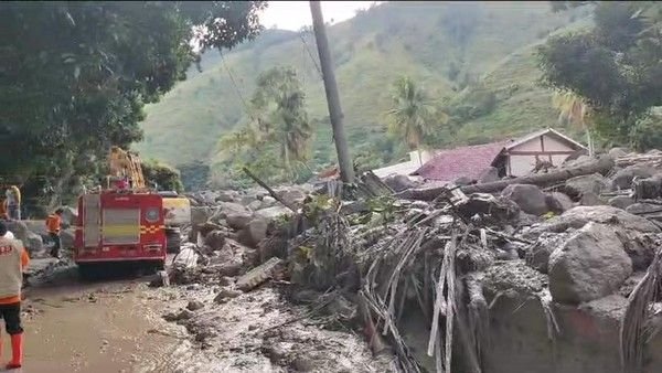 Banjir Bandang dan Longsor Terjang Pemukiman di Humbahas, 12 Orang Hilang