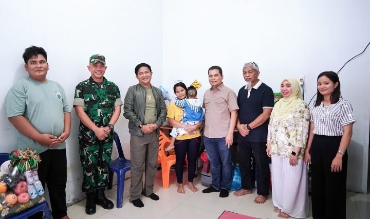 Pj Gubernur Sumut Jenguk Balita Mesrida Waruwu dari Nias Pasca Operasi Benjolan di Kepala