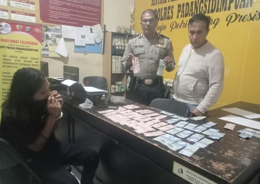 Pria Gondrong Cetak dan Edarkan Sendiri Uang Palsu di Padangsidimpuan