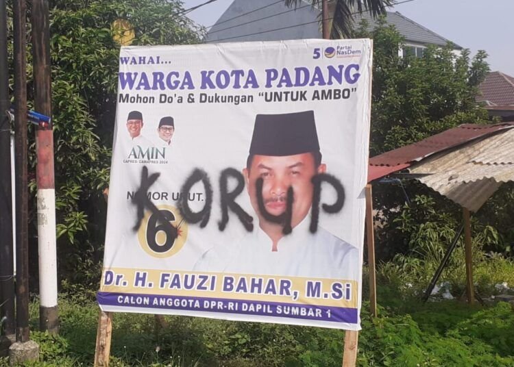 Baliho Caleg DPR RI di Padang Ditulis 'Korup', Ini Kata NasDem Sumbar