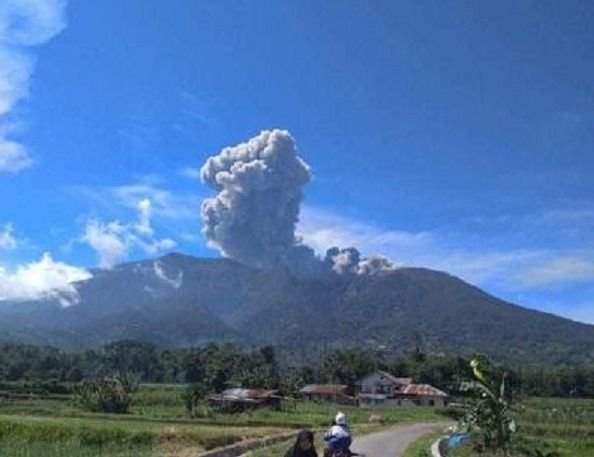 Misteri Gunung Marapi Sumbar: Mitos, Fakta dan Erupsi yang Tak Biasa