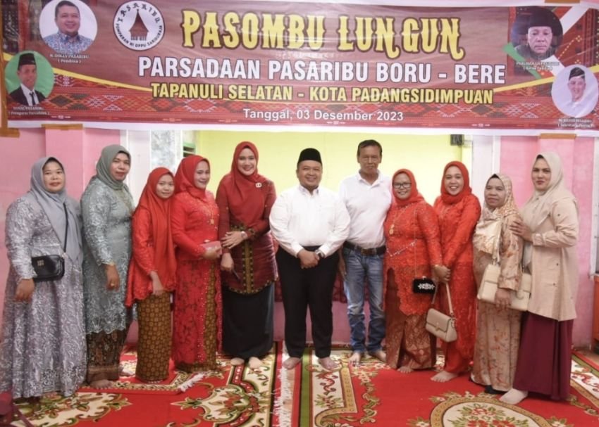 Bupati Dolly Hadiri Acara Pasombu Lungun Parsadaan Pasaribu Boru-Bere Se-Tapsel dan Kota Padangsidimpuan