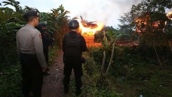 7 Barak Judi-Narkoba di Sibolangit Dibakar, 17 Orang Ditangkap Polda Sumut, 11 Gram Sabu Diamankan