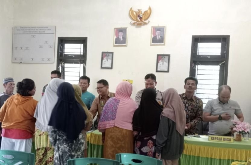 Ini Pesan Kapolres Tapsel saat Monitoring Penyaluran BLT di Desa Pargarutan Dolok