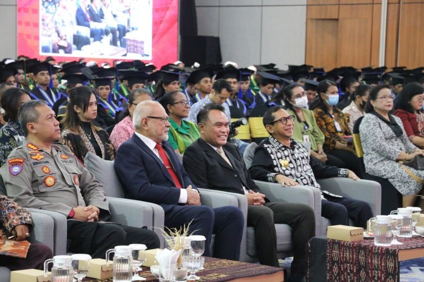 Hadiri Acara Wisuda di Universitas Citra Bangsa, Ini Harapan Pj Gubernur NTT