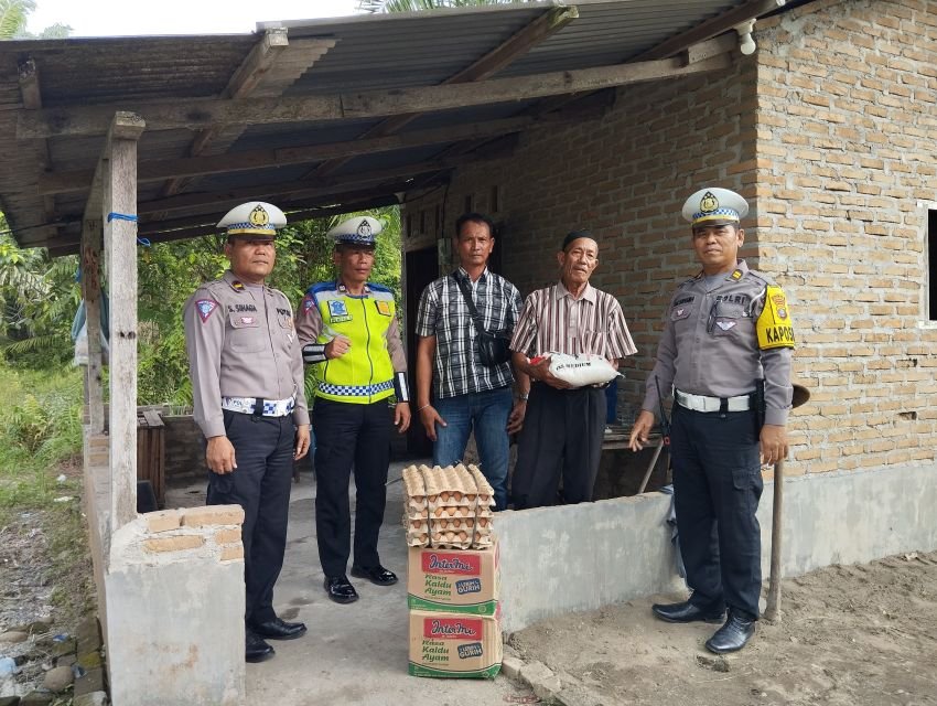 Jumat Berkah, Polres Sergai Berbagi ke Warga Kurang Mampu