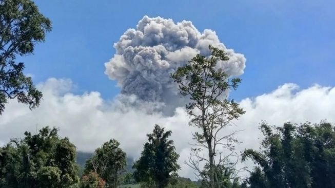 20 Hari Sejak Letusan Pertama, Gunung Marapi Sumbar Erupsi Lagi