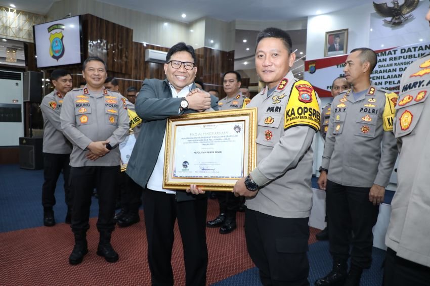 Kapolres Binjai Terima Piagam Penganugrahan Predikat Kepatuhan Dalam Pelayanan Publik dari Ombudsman RI