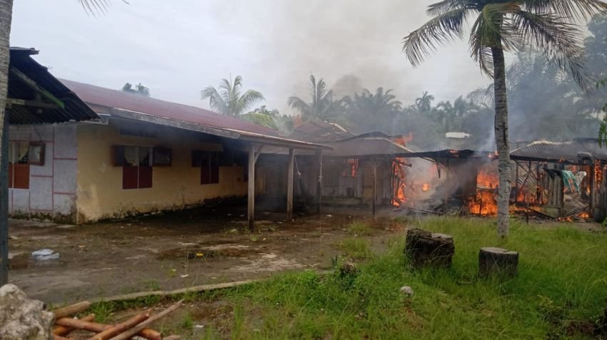 3 Unit Rumah di Pangkalan Brandan Hangus Terbakar, Diduga Akibat Arus Pendek Listrik