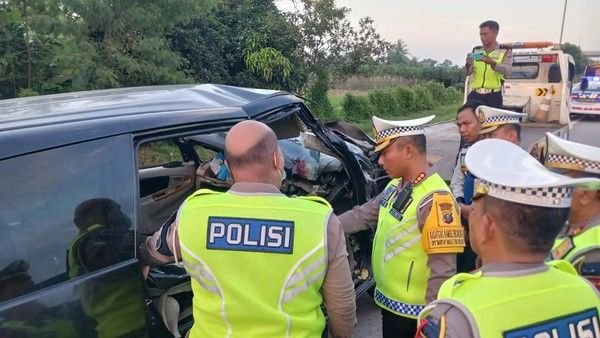 Mobil Bawa Satu Keluarga Tabrakan di Tol Medan-Tebing Tinggi, 4 Tewas 3 Luka