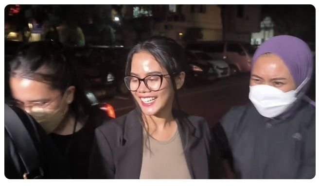 Tiba di Polda Metro Jaya Usai Ditangkap di Yogya, Siskaeee Tampak Ceria Bantah Kabur