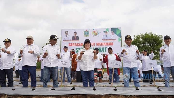 Bupati Karo Bersama Pj. Gubsu Lakukan Gerakan Sumut Menanam