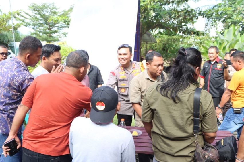 Kapolres Labuhanbatu AKBP Bernhard Coffee Morning dengan Ratusan Jurnalis