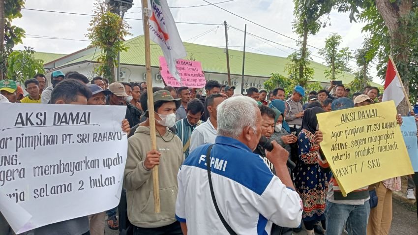 Serikat Pekerja di Sergai Gruduk DPRD, Minta Bupati Selesaikan Masalah Ketenagakerjaan di PT SRA