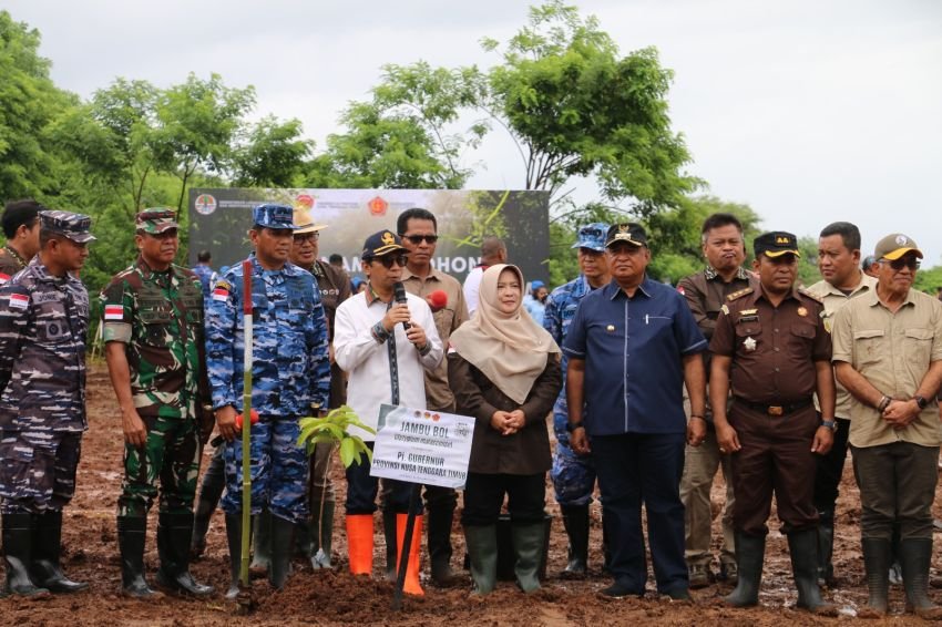 Pj. Gubernur NTT Ayodhia Kalake Hadiri Tanam Pohon Bersama Serentak Seluruh Indonesia