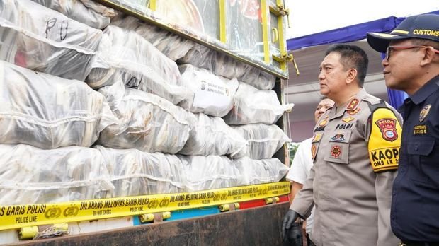 Polisi Sita Sepatu Bekas, Rokok dan Mobil Mewah Hasil Penyelundupan di Riau