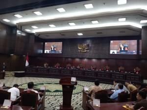 MK Tolak Uji Formil Syarat Usia Capres Cawapres