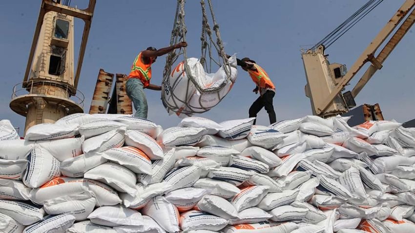 Impor 3 Juta Ton Beras, RI Setor Uang Rp30 T ke Luar Negeri