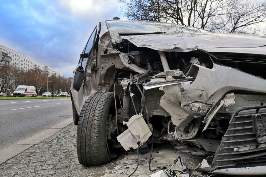 1 Polisi Tewas Dalam Insiden Tabrakan Truk Vs Mobil Bawa Rombongan Keluarga di Toba
