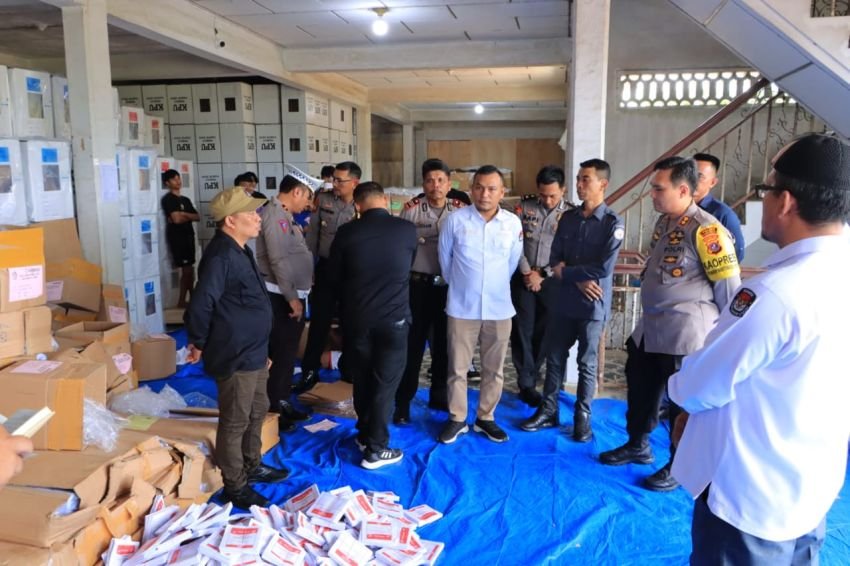 AKBP Dr. Bernhard L Malau SIK MH Kunjungi Kantor KPUD dan Bawaslu Labura