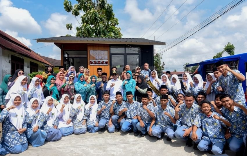 Pj Gubsu Resmikan Pojok Baca di Kota Padangsidimpuan