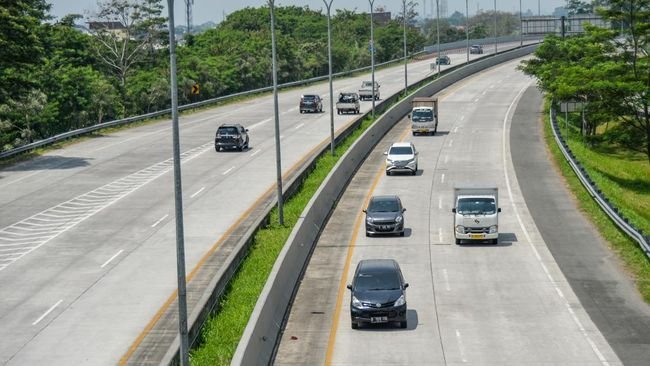 Jokowi Gelontorkan Rp 15 Triliun tuk Proyek Perbaikan Jalan Daerah