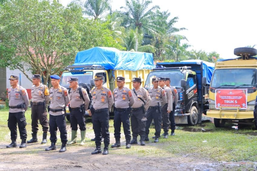 Kapolres Labuhanbatu dan Bupati, KPUD serta Bawaslu Labura Lepas Pergeseran Logistik Pemilu 2024