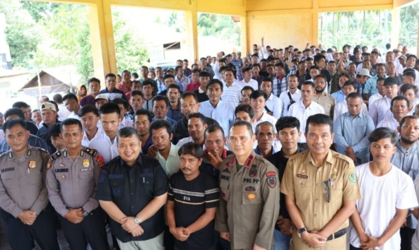 Bupati Tapsel Buka Pembinaan dan Pembekalan Anggota Satlinmas Zona ll