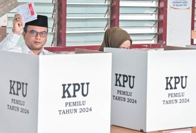Pj Wali Kota Padangsidimpuan Mencoblos Di TPS 08 Tano Bato
