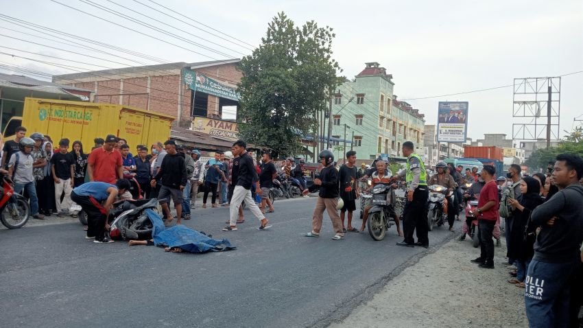Pengendara Motor Beat Tewas Usai Dilindas Truk Tangki di Jalinsum Sei Rampah