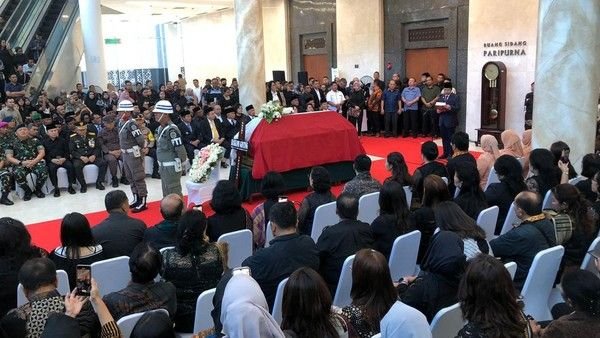 Jenazah Ketua DPRD Sumut Dibawa ke Gedung Paripurna, Prosesi Pelepasan Digelar