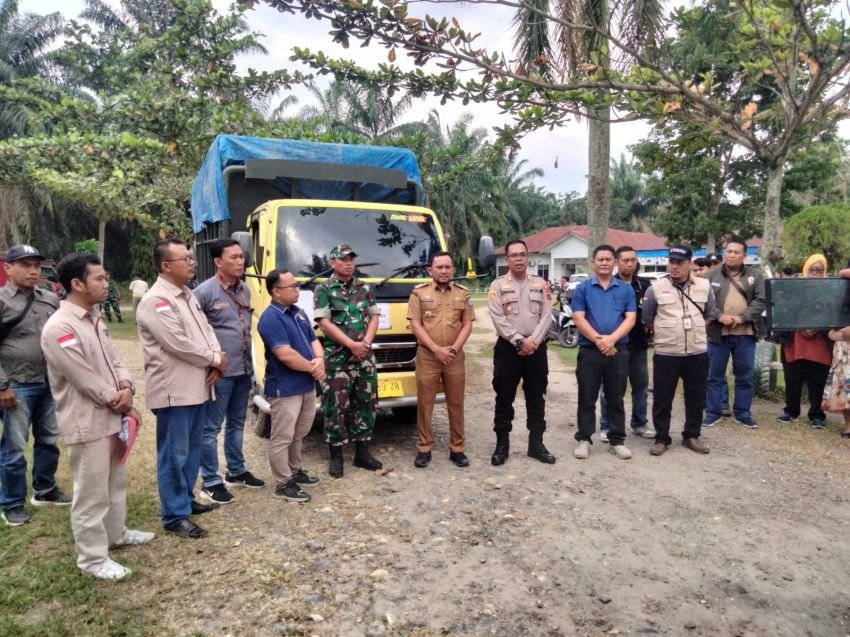 Polres Labuhanbatu Lakukan Pengamanan dan Pengawalan Logistik Pemilu ke 24 Desa di Bilah Hulu