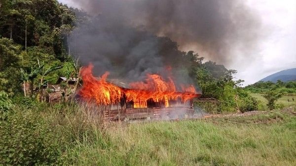 TPS Dipindahkan, Warga di Paniai Bakar Kantor Distrik Baya Biru