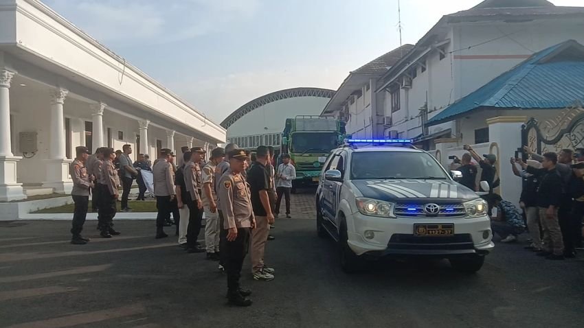 Menggunakan 11 Truk Kontainer, Logistik Pemilu 2024 Didistribusikan ke 9 Kecamatan