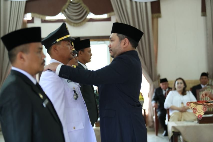 Lantik Sejumlah Pejabat, Bupati Pakpak Bharat: Bekerja Penuh Dedikasi dan Menjadi Teladan di Lingkungan Kerja Saudara